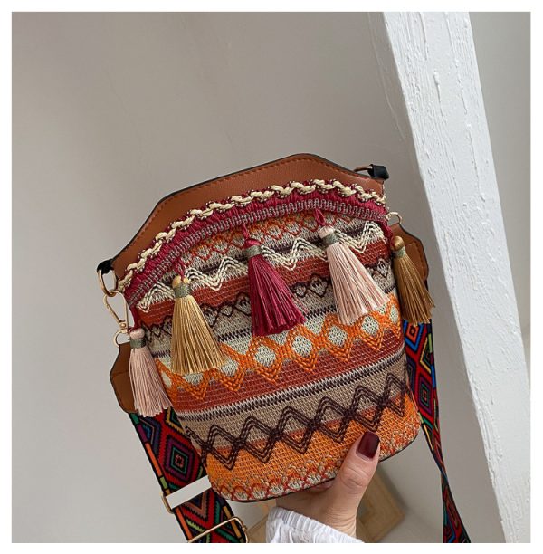 2022 New Ethnic Style Tassel Bucket Bag Wide Shoulder Strap Shoulder Crossbody Small Bag (brown)